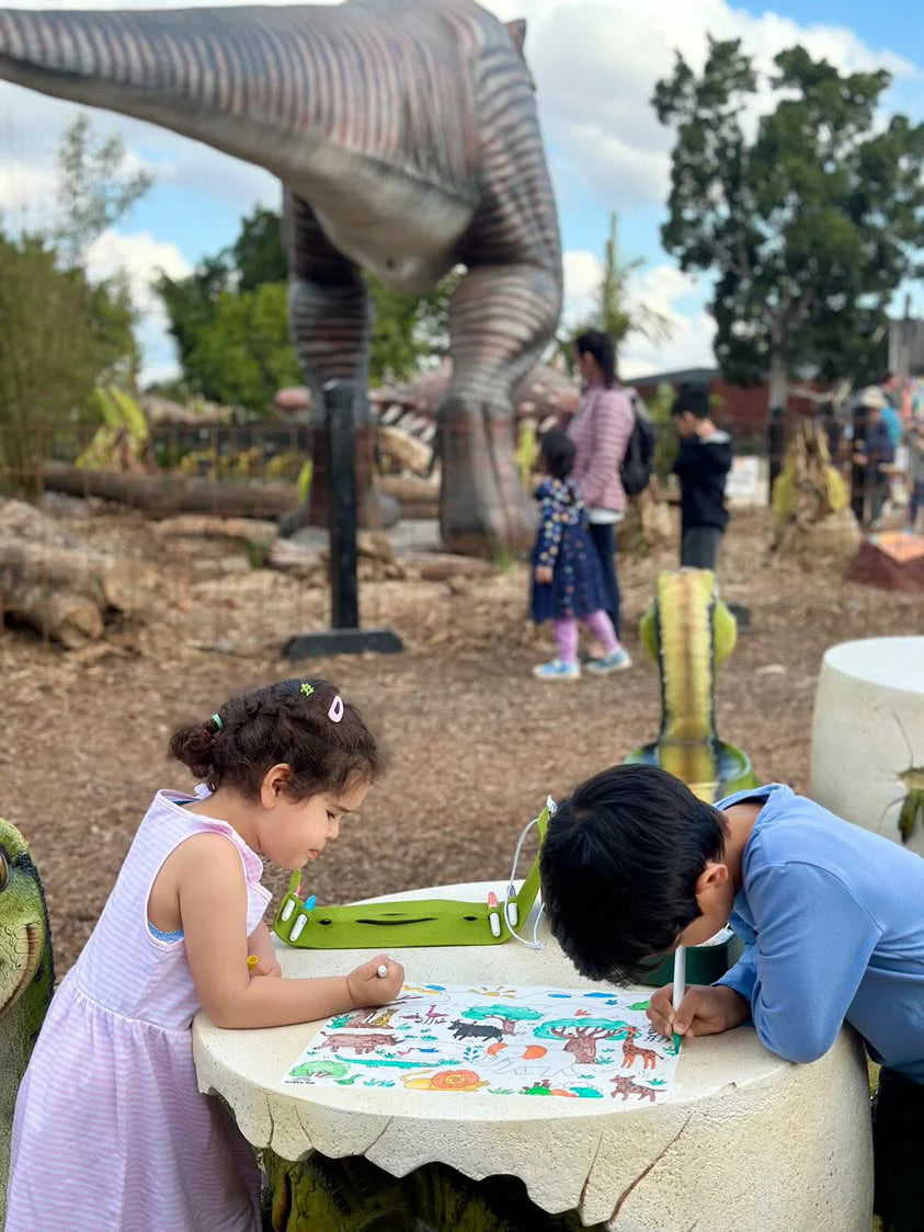 Going on Safari (includes 6 pens)